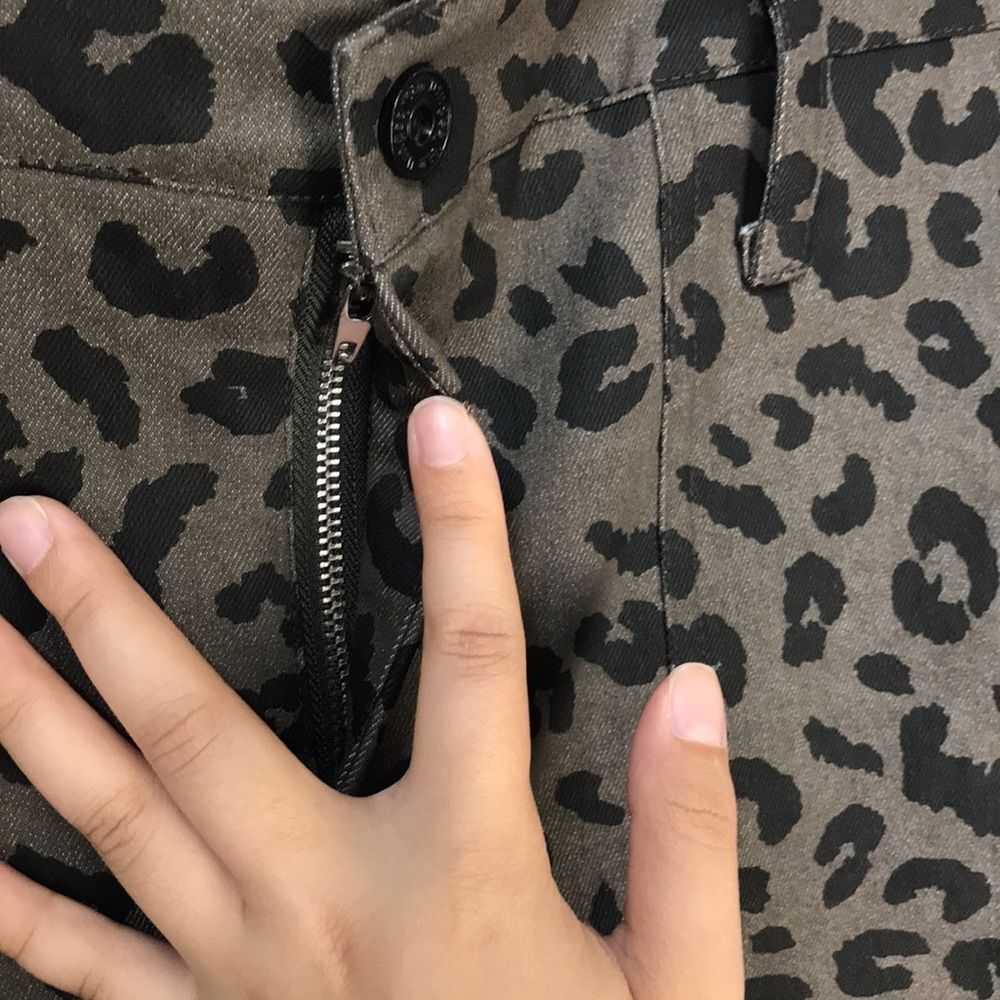 Umgee Leopard Print Pants NWT NWT - image 3